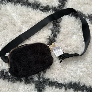 Lululemon everywhere belt bag - fleece